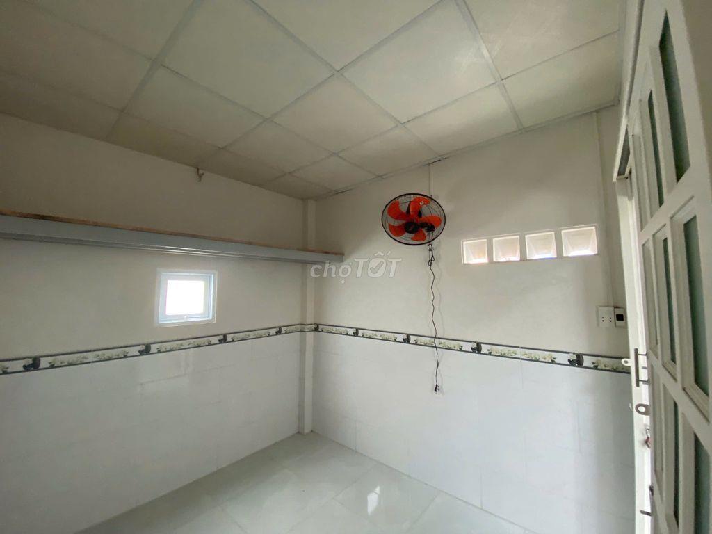 Phòng trống, hẻm Đoàn Văn Bơ 2tr