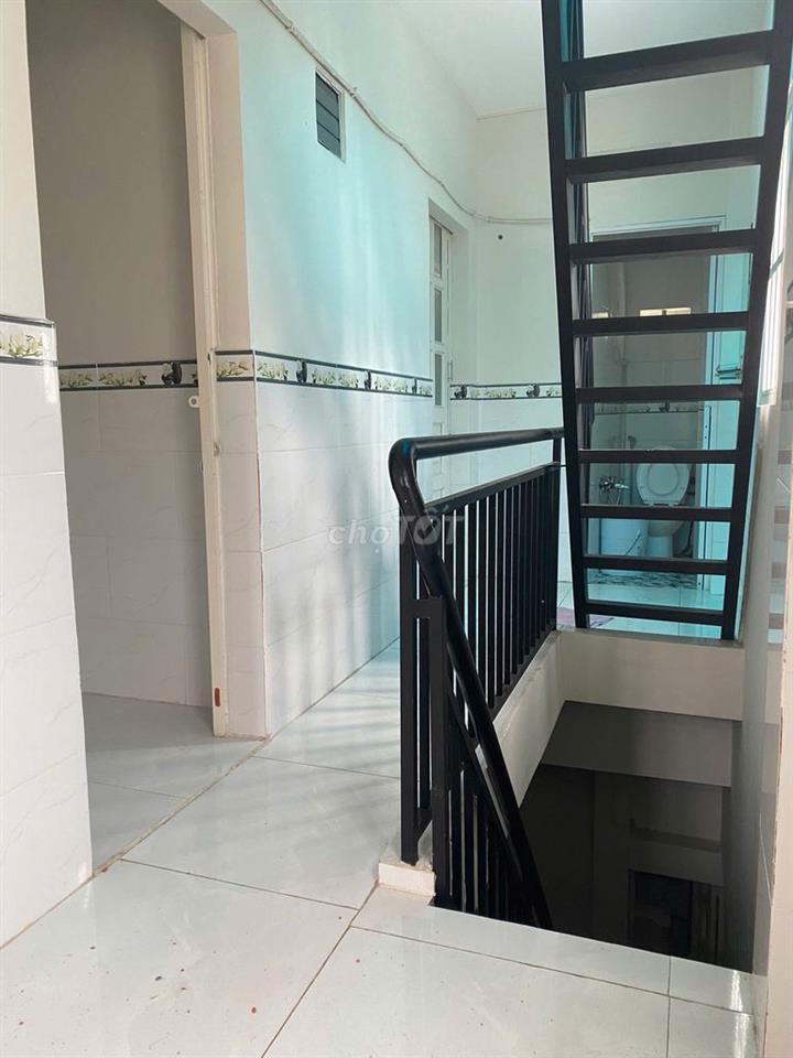 Phòng trống, hẻm Đoàn Văn Bơ 2tr