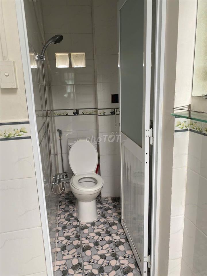 Phòng trống, hẻm Đoàn Văn Bơ 2tr