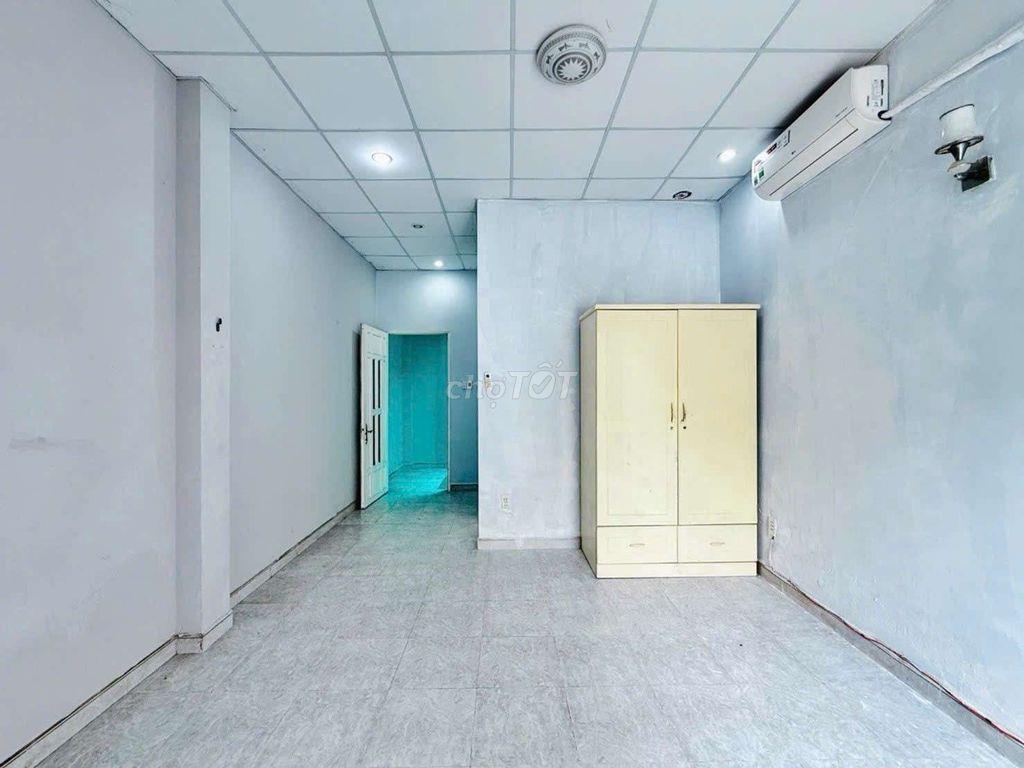 ✅ Bán Nhà Sát Dương Quảng Hàm - 3 Tầng - Hẻm Xe Tải 