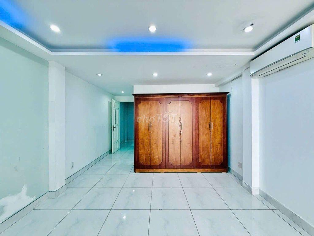 ✅ Bán Nhà Sát Dương Quảng Hàm - 3 Tầng - Hẻm Xe Tải 