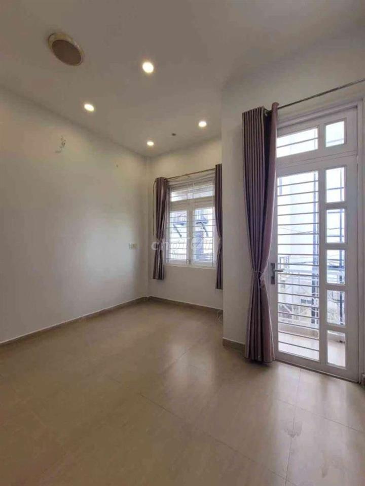 Bán Nhà Sát Cầu Ngã Tư Ga - 52m2 - Hẻm Ô Tô - 2 Tầng BTCT chắc chắn .
