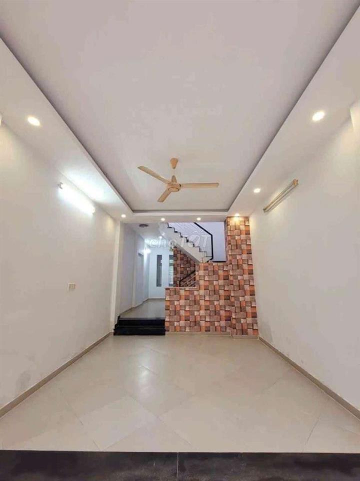 Bán Nhà Sát Cầu Ngã Tư Ga - 52m2 - Hẻm Ô Tô - 2 Tầng BTCT chắc chắn .