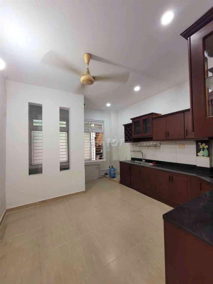 Bán Nhà Sát Cầu Ngã Tư Ga - 52m2 - Hẻm Ô Tô - 2 Tầng BTCT chắc chắn .