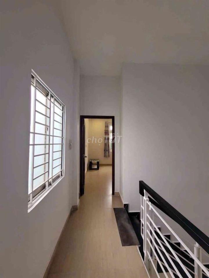 Bán Nhà Sát Cầu Ngã Tư Ga - 52m2 - Hẻm Ô Tô - 2 Tầng BTCT chắc chắn .
