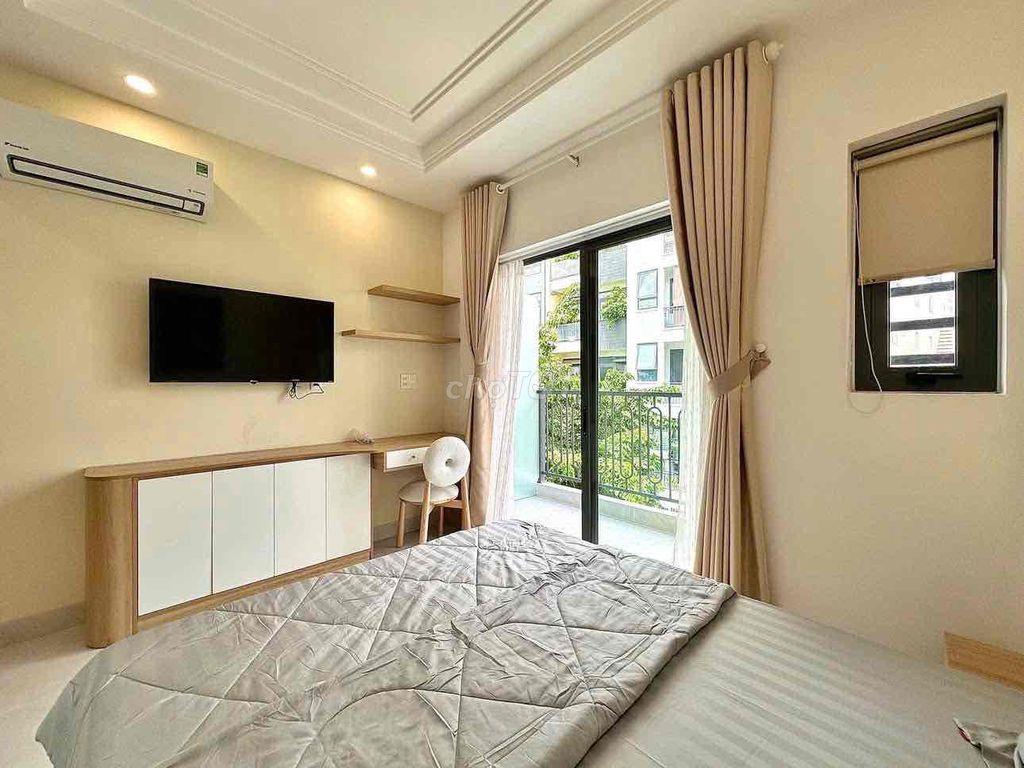 Căn hộ cho thuê ban công lớn full nội thất mới ngay trung tâm q1 đẹp