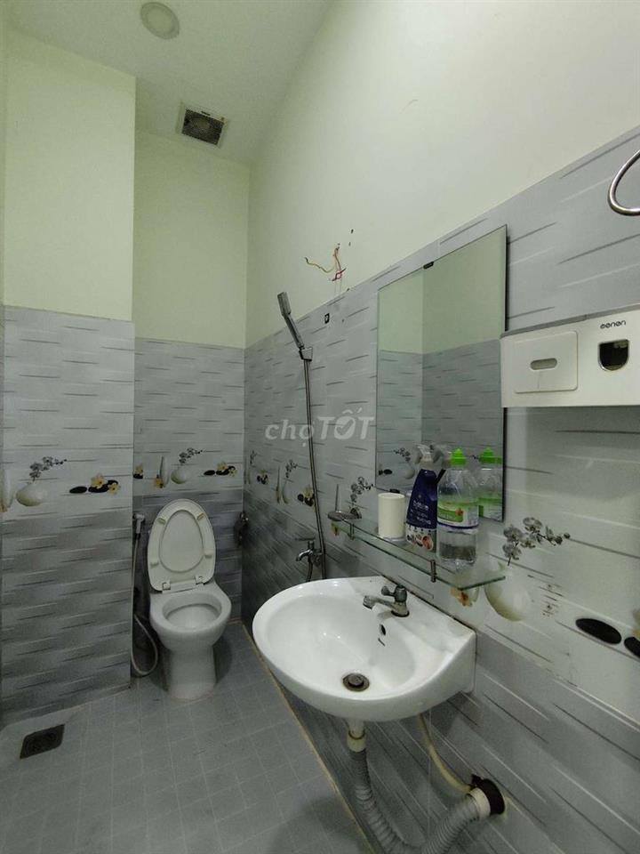 NHÀ 3 LẦU GIÁ RẺ HXH THÔNG, NGAY GẦN SÔNG VÀM THUẬT THÔNG RA TX 52