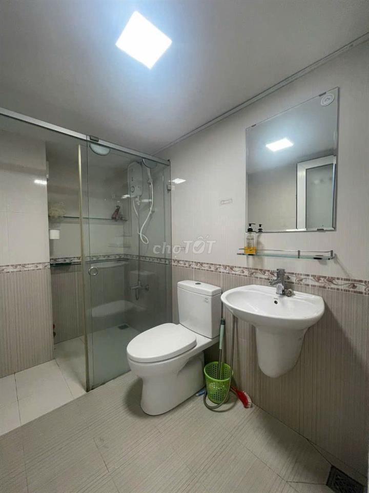 Cho thuê nhà 4 tầng, 4mx18m, mt đường 10m bến xe quận 8, 16 triệu