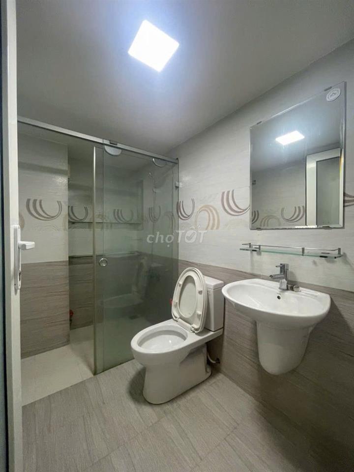 Cho thuê nhà 4 tầng, 4mx18m, mt đường 10m bến xe quận 8, 16 triệu