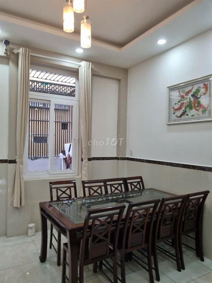 Cho thuê nhà 4 tầng, 4mx18m, mt đường 10m bến xe quận 8, 16 triệu