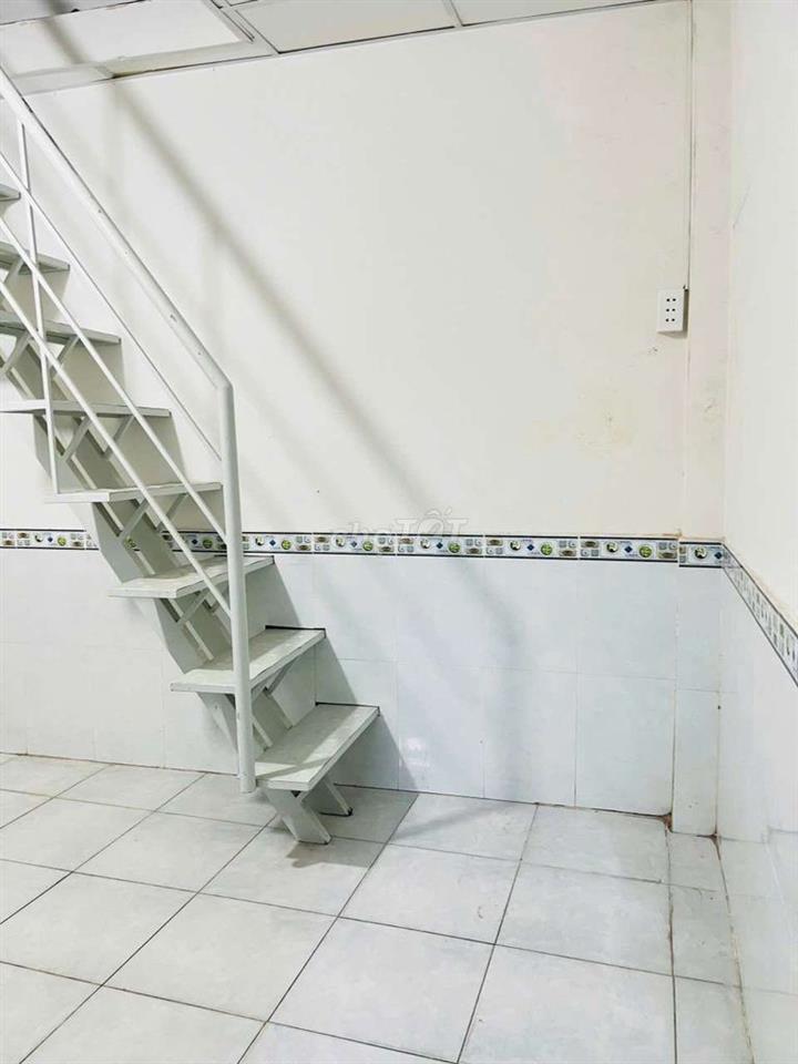 Nhà ngay Chợ Hiệp Bình Bán gấp DT 53m2 ngang 4m vuông vức Sổ hồng 