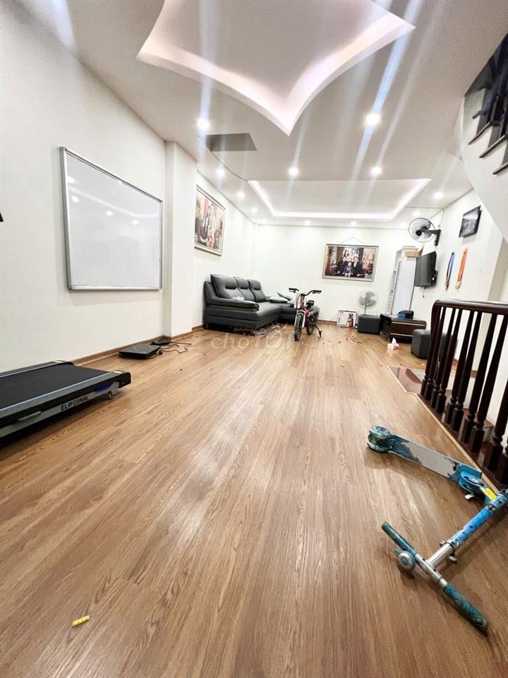 Bán nhà Bằng B, Hoàng Liệt, 40.5 m2 x 5 tầng, ô tô vào nhà