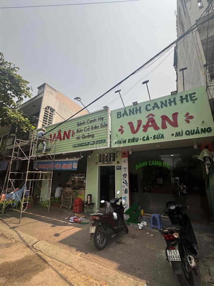 cần bán nhà mặt tiền đuờng vũ bảo dt 205m2 ngang 9m7 dài 20( nở hậu L)