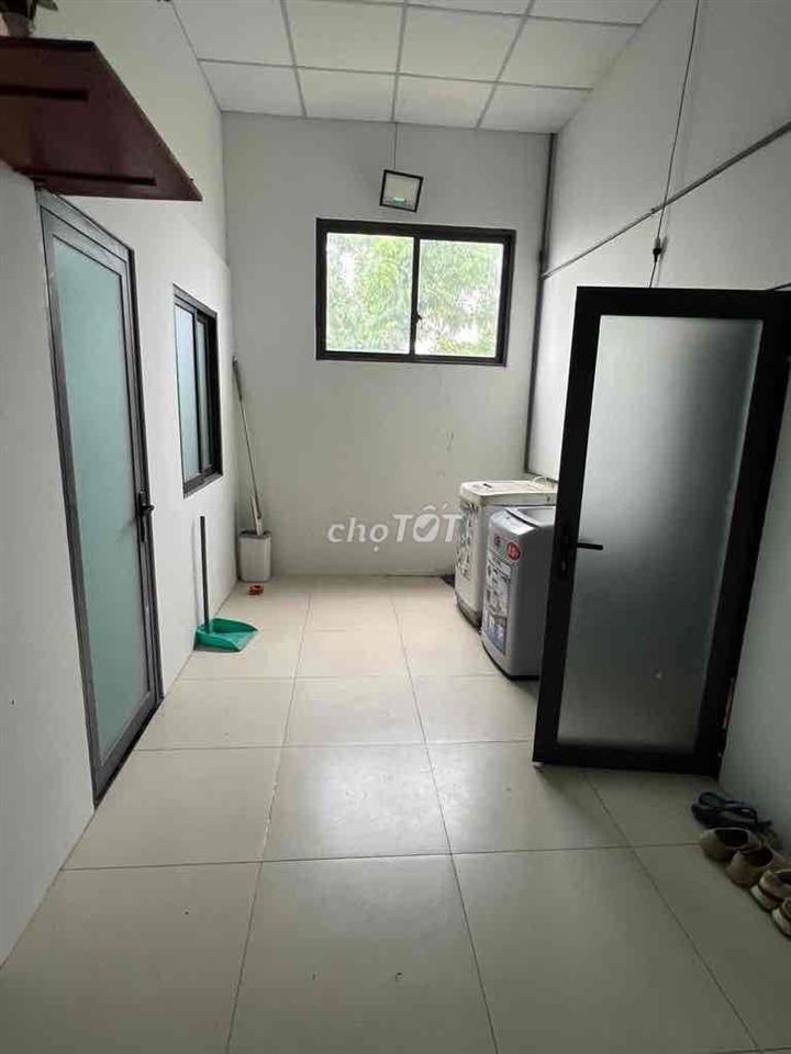 Tìm nữ ở ghép cách PMQT 4km