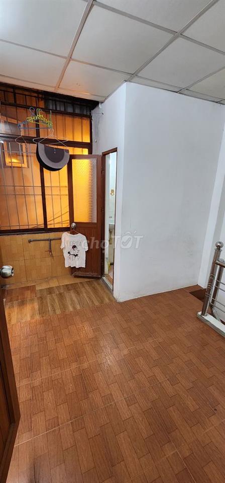 Cho thuê nhà riêng tại Ngõ 199 Lò Đúc, 8 triệu VND, 70m2,  chính chủ