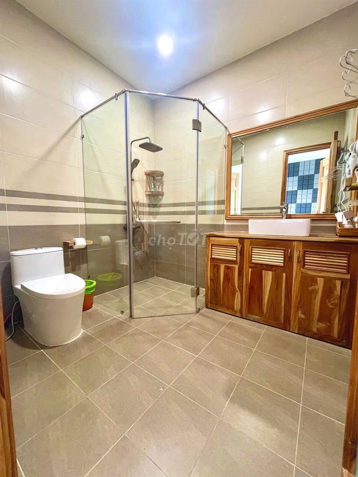 CẦN BÁN GẤP KHÁCH SẠN ĐÀ LẠT ĐANG XÂY DỰNG