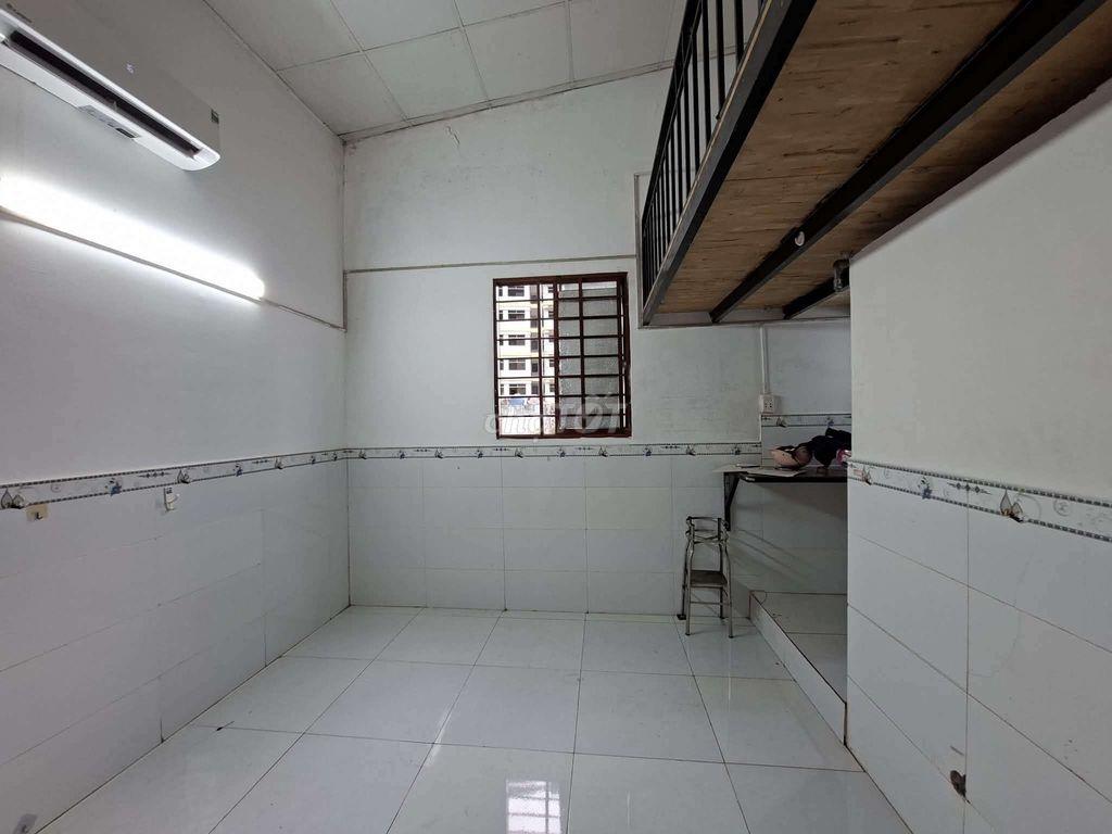 Tìm nữ ở ghép