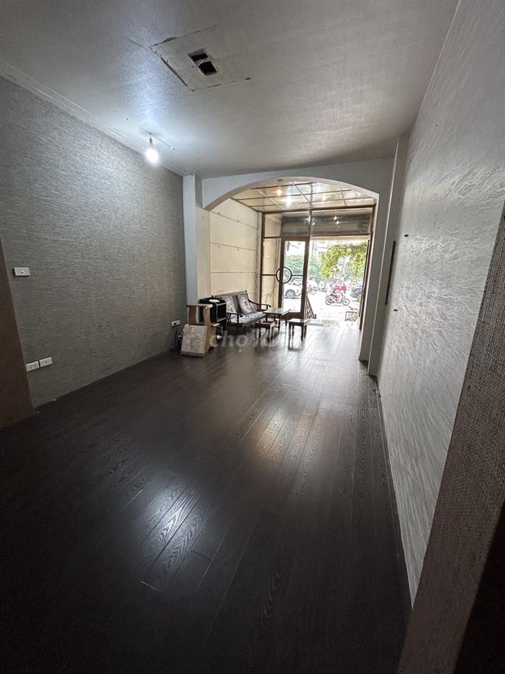 Chính chủ cho thuê mặt bằng 30m² tầng 1 mặt đường Hoàng Hoa Thám