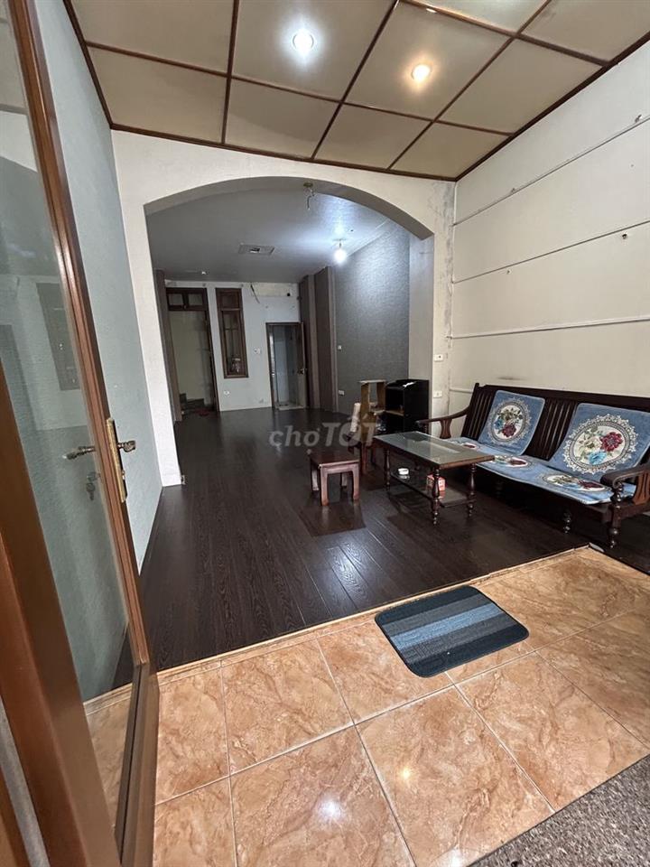 Chính chủ cho thuê mặt bằng 30m² tầng 1 mặt đường Hoàng Hoa Thám