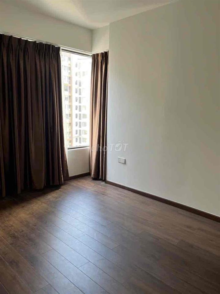 Tìm 1 hoặc 2 nữ ở ghép phòng master trong căn góc
