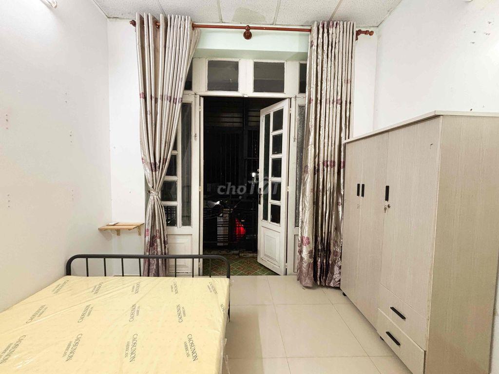 nhà nguyên căn quận 3: 2pn, 2wc, ban công