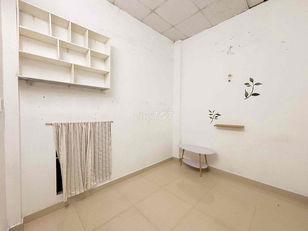 nhà nguyên căn quận 3: 2pn, 2wc, ban công