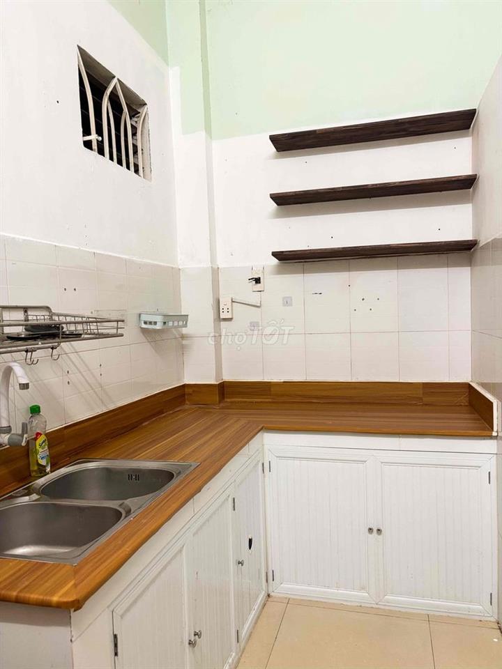 nhà nguyên căn quận 3: 2pn, 2wc, ban công