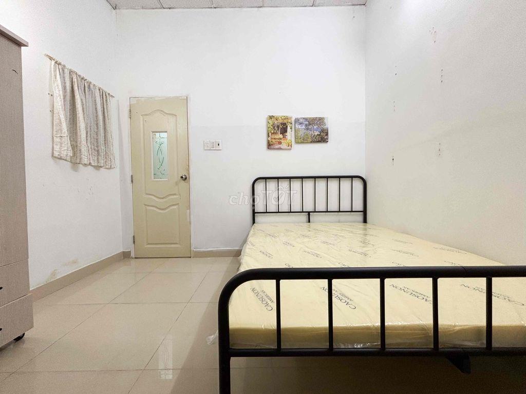 nhà nguyên căn quận 3: 2pn, 2wc, ban công