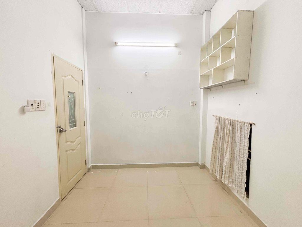 nhà nguyên căn quận 3: 2pn, 2wc, ban công
