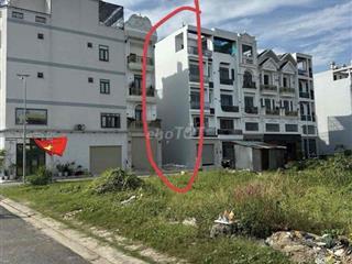 còn xót lại *** lo đất lọt khe khu nhà đồng bộ 390 Lê Đức Anh