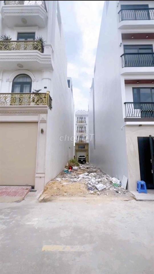còn xót lại *** lo đất lọt khe khu nhà đồng bộ 390 Lê Đức Anh