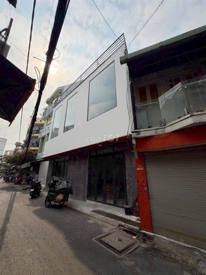 Cho thuê NHÀ NGUYÊN CĂN mới xây, mặt bằng lớn thích hợp kinh doanh / ở