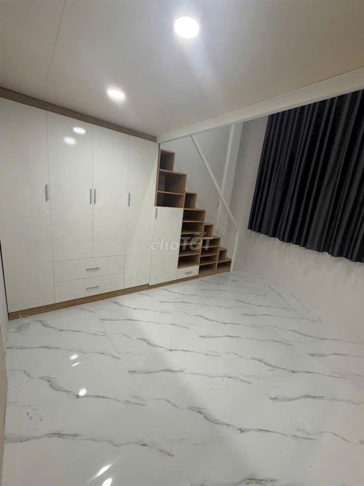 Cho thuê NHÀ NGUYÊN CĂN mới xây, mặt bằng lớn thích hợp kinh doanh / ở