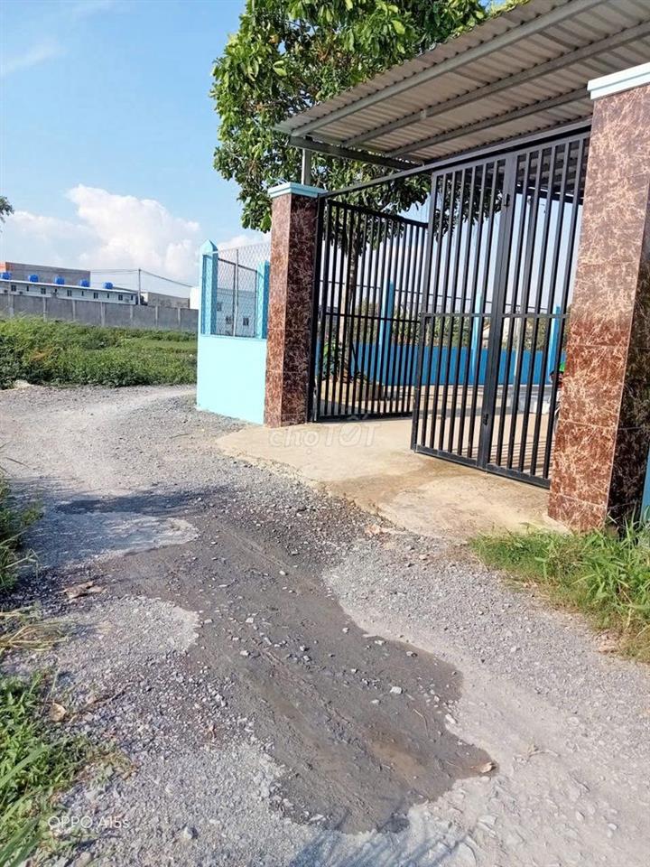 Bán đất tặng thêm nhà tại Đức Hòa, Long An
