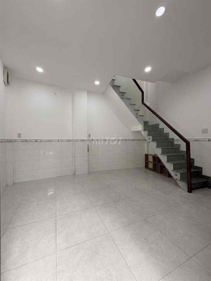3 Tầng đúc BTCT, 2PN, 3WC, Sân thượng, cực kỳ hiếm ở Q6
