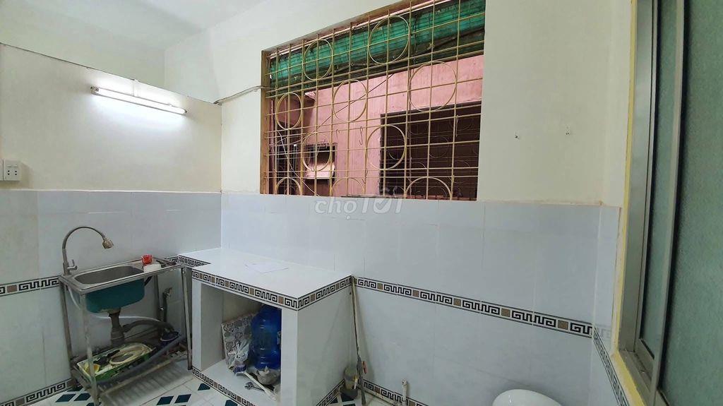 Cho thuê căn hộ chung cư Bàu Cát 1, đường Bàu Cát 6, P. Tân Bình. 