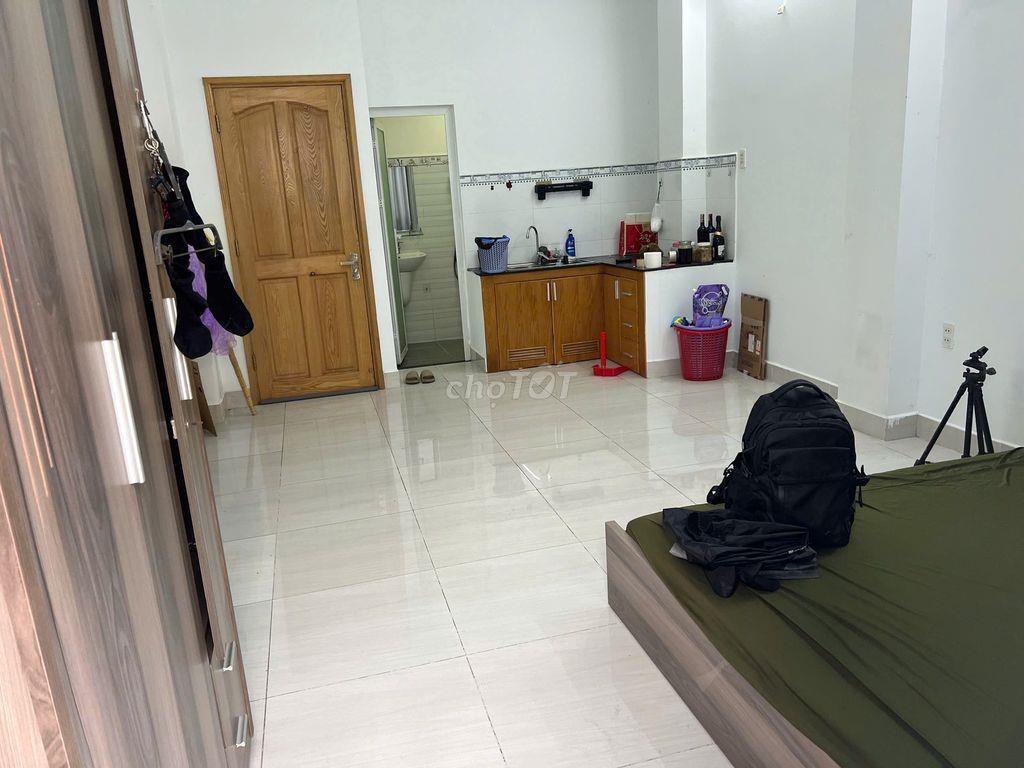 Phòng sẵn, full nội thất, ban công (Tân Hương).