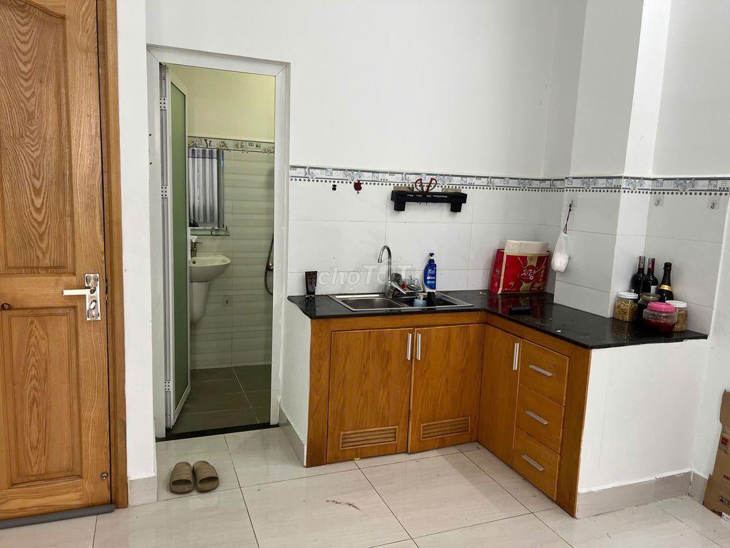 Phòng sẵn, full nội thất, ban công (Tân Hương).