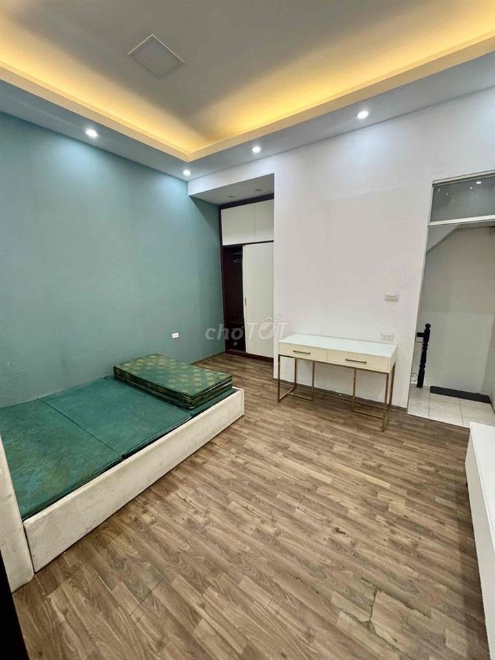 Cho thuê nhà nguyên căn phố Đội Cấn, chính chủ
