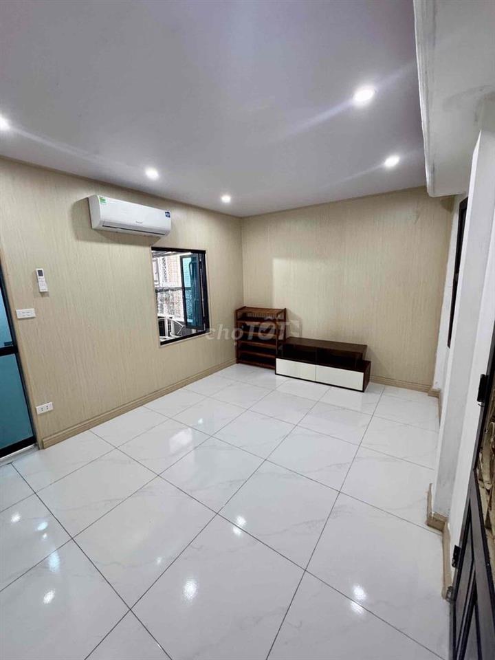 Cho thuê nhà nguyên căn phố Đội Cấn, chính chủ