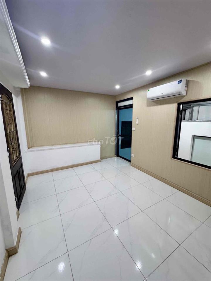Cho thuê nhà nguyên căn phố Đội Cấn, chính chủ