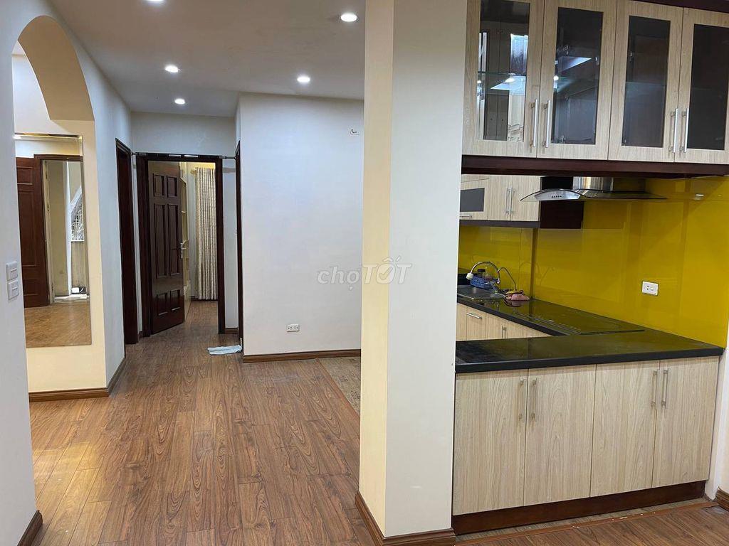  Cho thuê căn hộ mặt đường Láng Hạ để ở và kinh doanh