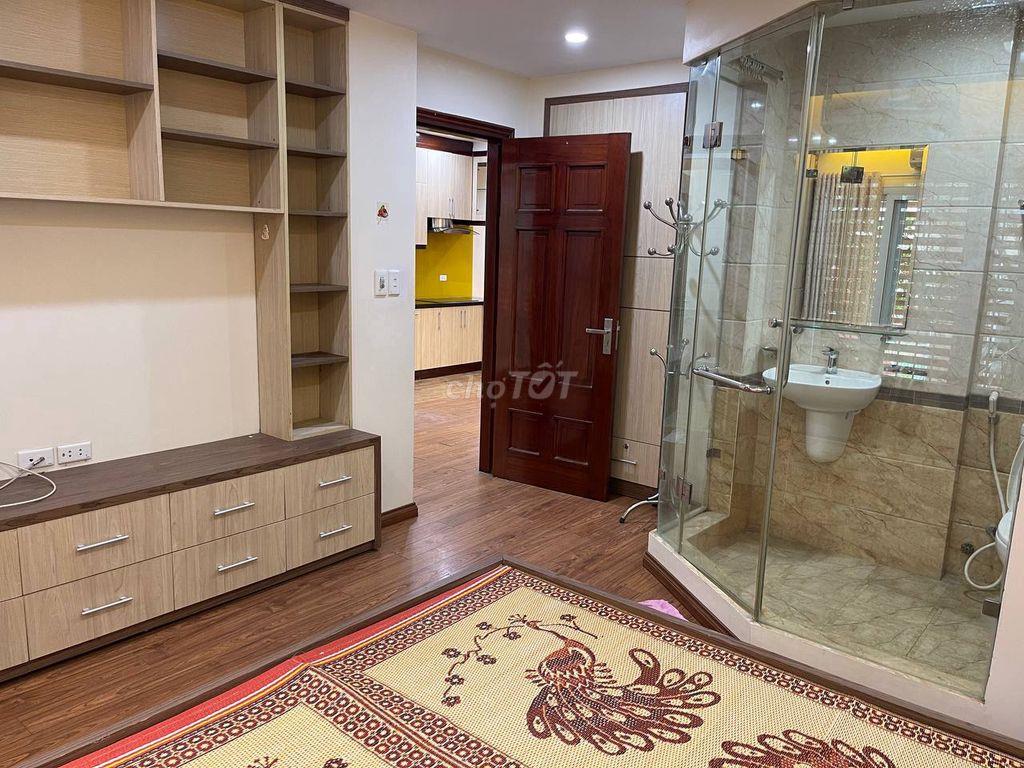  Cho thuê căn hộ mặt đường Láng Hạ để ở và kinh doanh