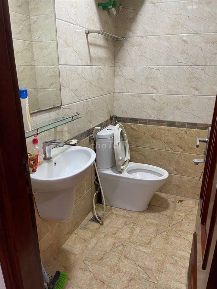  Cho thuê căn hộ mặt đường Láng Hạ để ở và kinh doanh