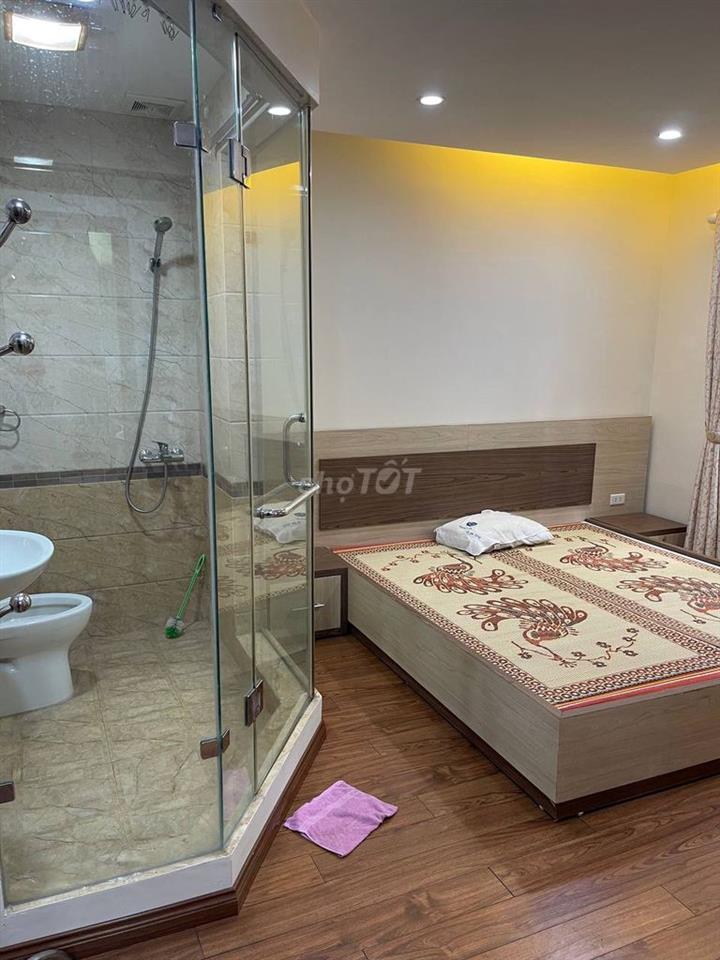  Cho thuê căn hộ mặt đường Láng Hạ để ở và kinh doanh