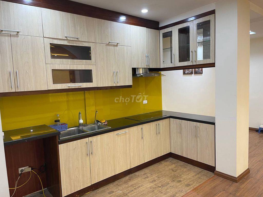  Cho thuê căn hộ mặt đường Láng Hạ để ở và kinh doanh