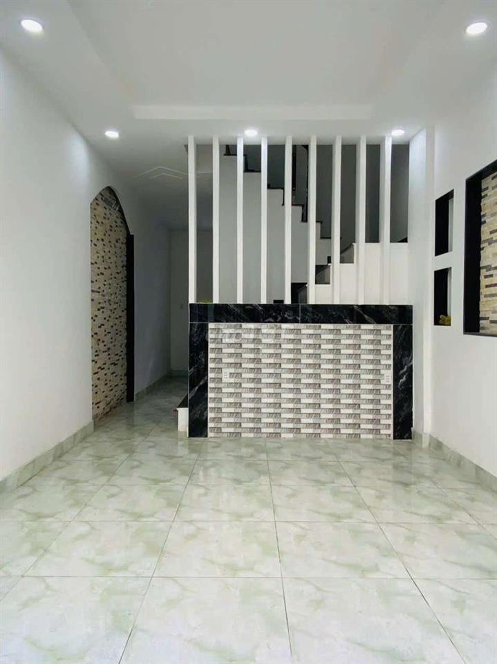 Chính Chủ bán nhà 1 trệch 2 Lầu Thị Trấn Cần Giuộc. 1ty350 tl