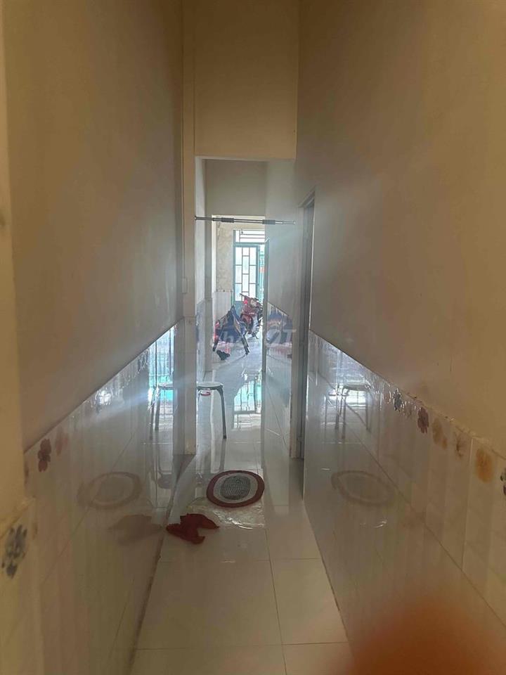 nhà cấp 4 dân cư đông cần bán về quê liên hệ ***