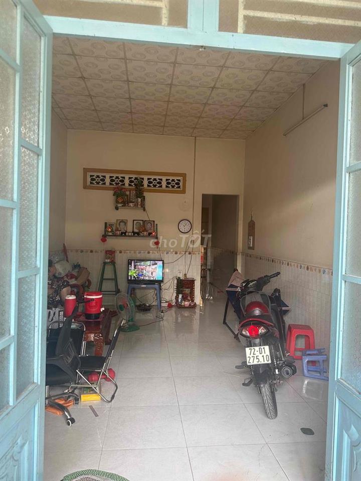 nhà cấp 4 dân cư đông cần bán về quê liên hệ ***