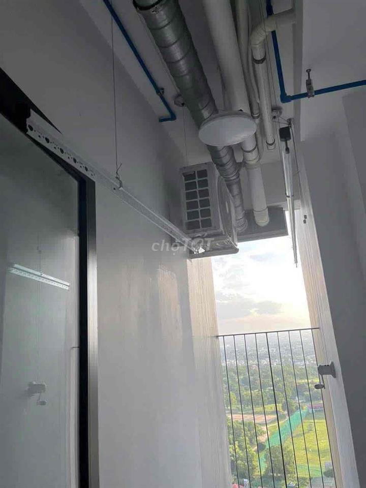 Rổ hàng Emeral golf view QL13 sát bên visip1